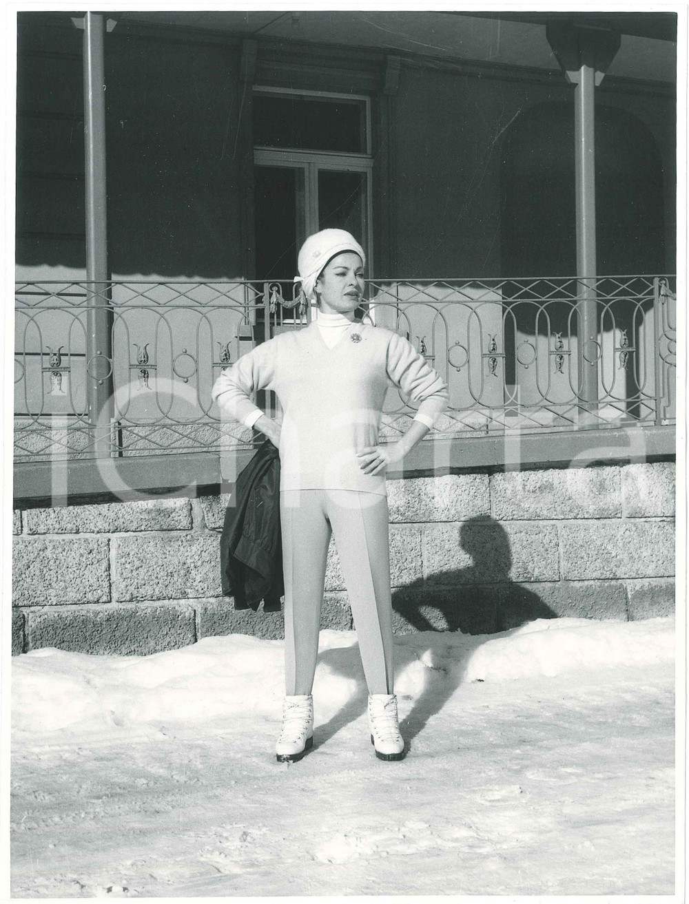 1960 ca DAVOS Silvana PAMPANINI al Grand Hotel Belvedere - Foto 17x23 cm (3)  Fotografia d'epoca. FAIR/discreto Lievi smussature agli angoli Formato: 18x24 originale e autentica 1