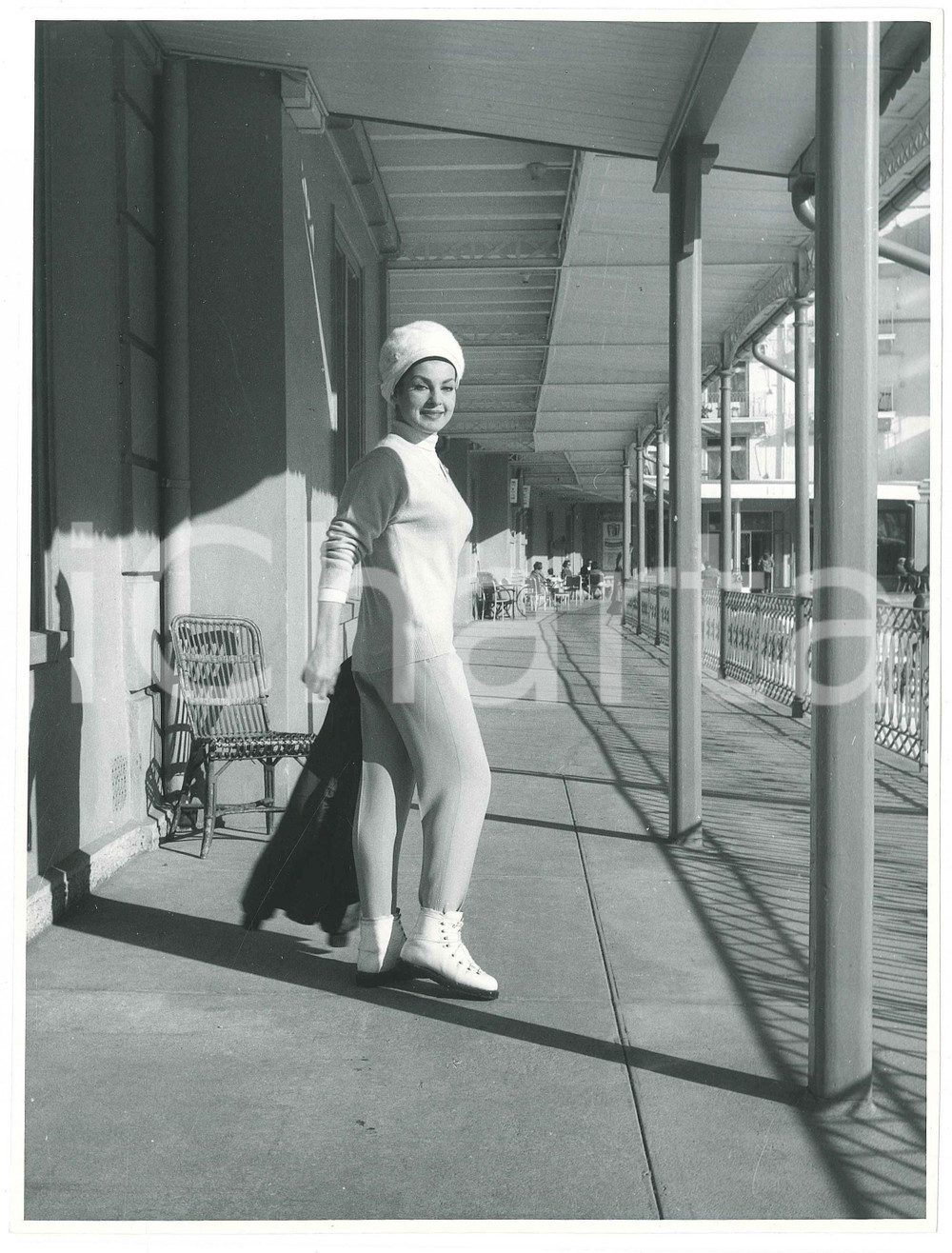 1960 ca DAVOS Silvana PAMPANINI al Grand Hotel Belvedere - Foto 17x23 cm (2)  Fotografia d'epoca. FAIR/discreto Lievi smussature agli angoli Formato: 18x24 originale e autentica 1