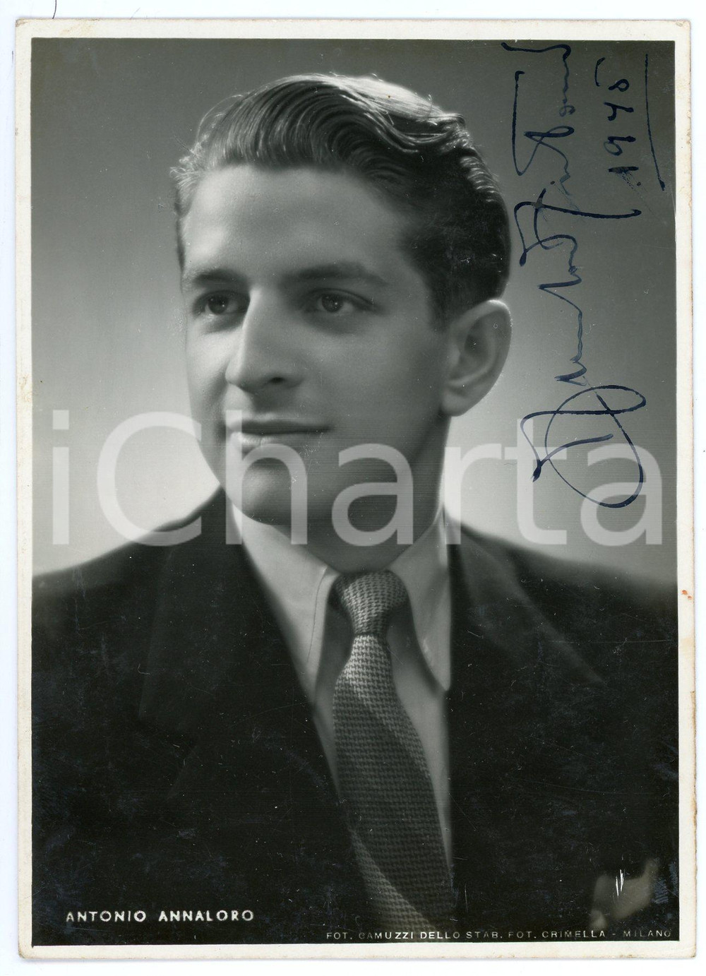 1945 LIRICA Tenore Antonio ANNALORO - Ritratto  - Foto con AUTOGRAFO 10x15 Fotografia seriale, con autografo.CONDIZIONI: F (fioriture al verso)FORMATO: 10x15 cmFOTOGRAFO: Crimella - Milano    originale e autentica 1
