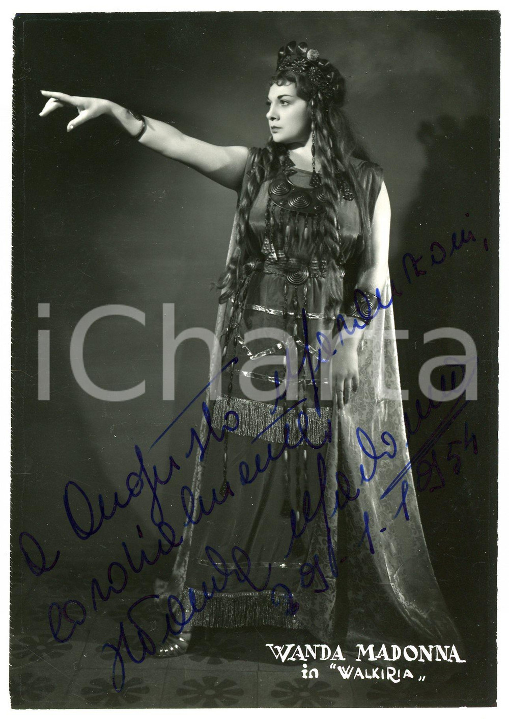 1954 LIRICA Soprano Wanda MADONNA in "Walkiria" - Foto con AUTOGRAFO Fotografia seriale, con autografo. CONDIZIONI: G FORMATO: 10x15 cm    originale e autentica 1