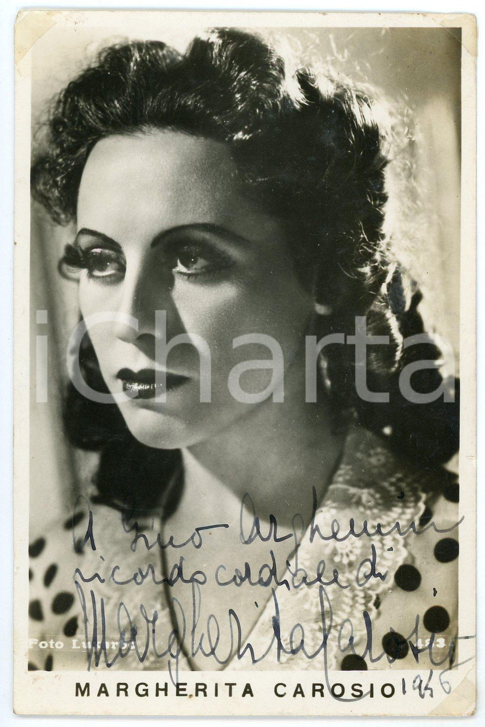 1946 LIRICA Soprano Margherita CAROSIO - Ritratto  - Foto con AUTOGRAFO Fotografia seriale, con autografo.CONDIZIONI: F (residui adesivi agli angoli; abrasioni angolari al verso)FORMATO: 9x14 cmFOTOGRAFO: Armando Terzoli - Roma    originale e autentica 1