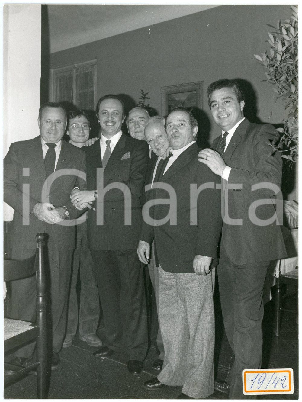 1982 ISOLA DI CAPRERA Baritono Leo NUCCI a una serata - Foto 17x23 Fotografia originale, con didascalia manoscritta al verso. CONDIZIONI: F (lievi piegature; etichetta adesiva all'angolo inferiore destro)FORMATO: 17x23 cm    originale e autentica 1