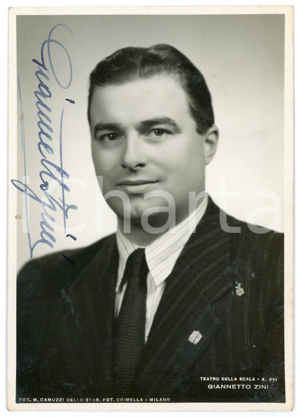 1943 MILANO Teatro alla Scala - Basso Giannetto ZINI - Foto con AUTOGRAFO 10x15 Fotografia seriale d'epoca, con autografo. CONDIZIONI: G (lievi macchie di colla in trasparenza)FORMATO: 10x15 cmFOTOGRAFO: Crimella - Milano     originale e autentica 1