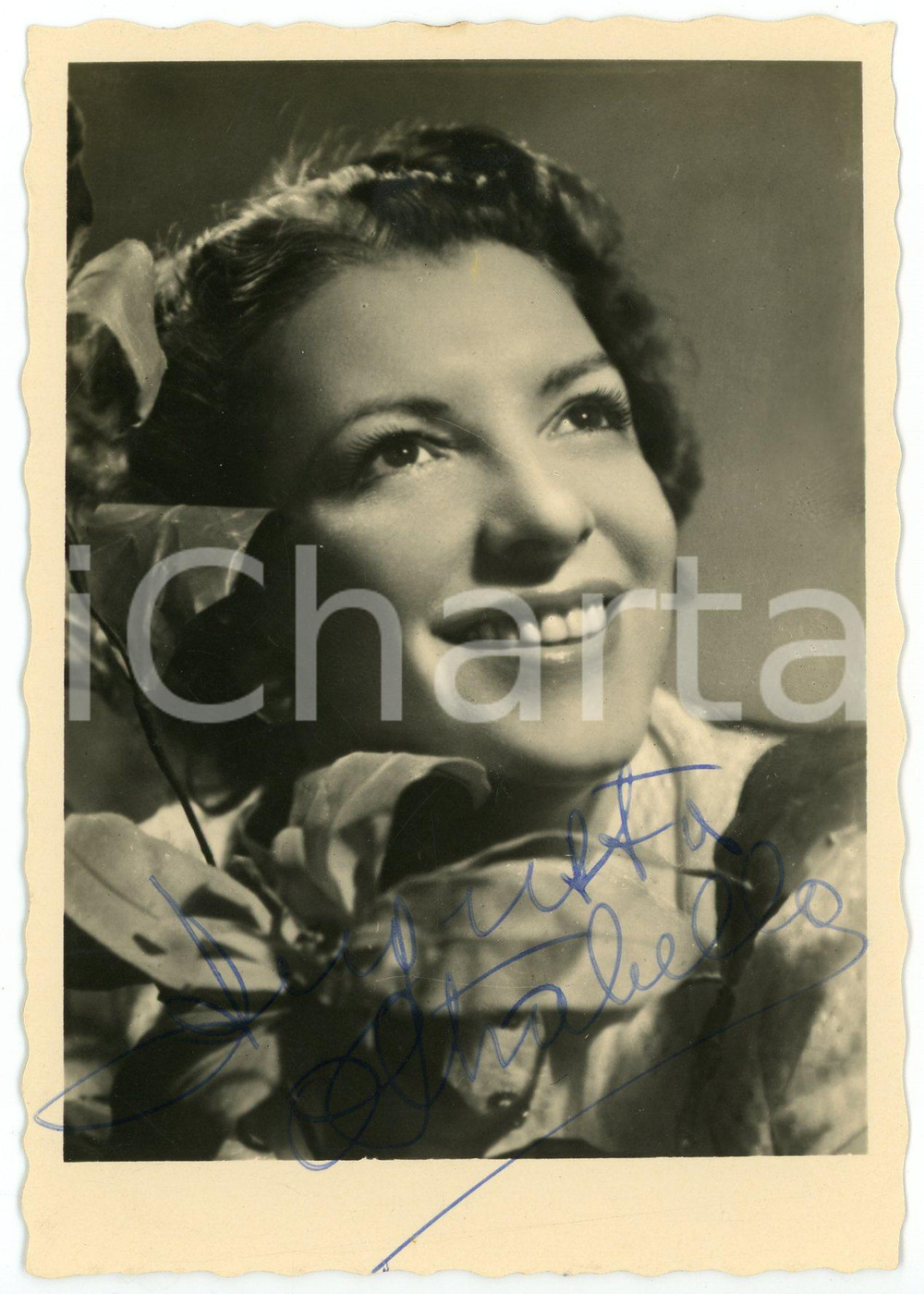 1940 ca LIRICA Soprano Augusta OLTRABELLA - Foto con AUTOGRAFO 10x14 cm Fotografia seriale d'epoca, con autografo. CONDIZIONI: GFORMATO: 10x14 cm       originale e autentica 1
