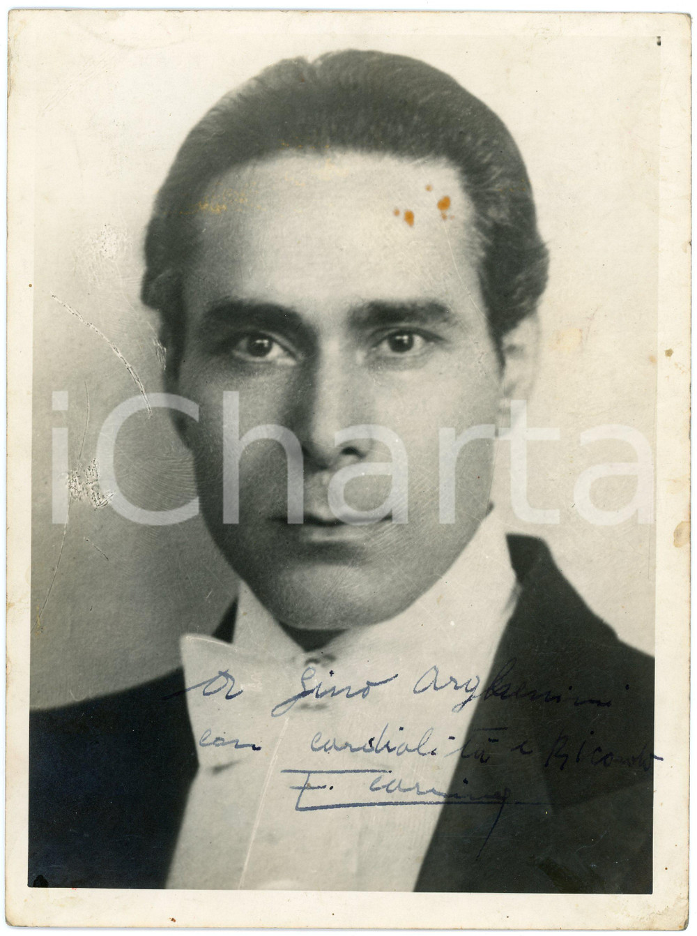 1945 ca Cantante Ernesto BONINO - Foto con AUTOGRAFO 18x24 cm Fotografia d'epoca, con autografo. CONDIZIONI: P (difetti di stampa; lievi piegature marginali con macchie)FORMATO: 18x24 cm     originale e autentica 1
