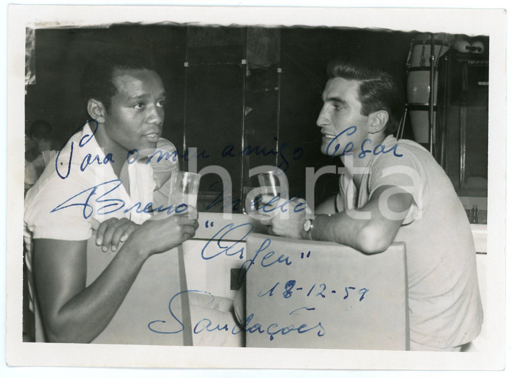 1959 BRAZIL Breno MELLO "Orfeu Negro" - Foto con AUTOGRAFO 18x13 cm Fotografia d'epoca con dedica autografa.CONDIZIONI: GFORMATO: 18x13 cm    originale e autentica 1