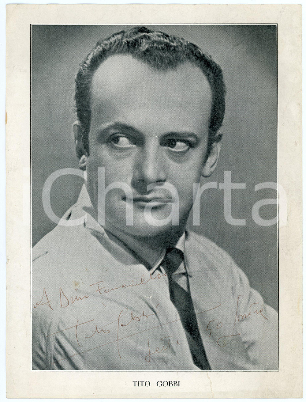 1950 LONDON Baritono Tito GOBBI - Ritratto - Foto seriale con AUTOGRAFO Fotografia seriale, su carta, con autografo. CONDIZIONI: F (strappo di circa 1 cm al lato inferiore)FORMATO: 15x20 cm    originale e autentica 1