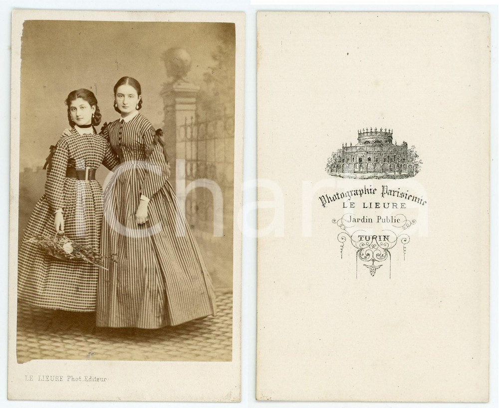 1900 ca TORINO Ritratto di due sorelle con cesta di fiori - Foto LE LIEURE - CDV  Fotografia originale d'epoca.FOTOGRAFO: La Lieure - TorinoCONDIZIONI: GOODFORMATO: CDV    originale e autentica 1