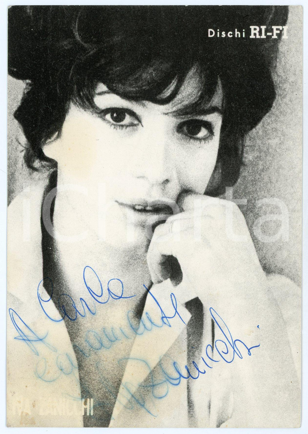 1966 Cantante Iva ZANICCHI - Foto seriale con AUTOGRAFO 10x15 cm Fotografia seriale d'epoca con autografo.CONDIZIONI: P (autografo parzialmente scolorito)FORMATO: 10x15 cm    originale e autentica 1