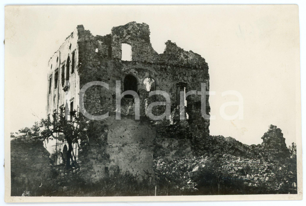 1917 WW1 FRONTE DEL CARSO Antico edificio distrutto - Foto 17x11 cm Fotografia originale d'epoca.CONDIZIONI: F (residui cartacei al verso)FORMATO: 17x11 cm    originale e autentica 1