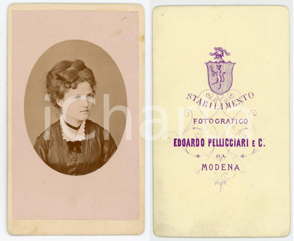 1900 ca MODENA Ritratto di donna con fiocco - Foto Edoardo PELLICCIARI - CDV  Fotografia originale d'epoca.FOTOGRAFO: Stabilimento fotografico Edoardo Pellicciari e C. - ModenaCONDIZIONI: FAIR (piccola macchia al margine destro)FORMATO: CDV    originale e autentica 1
