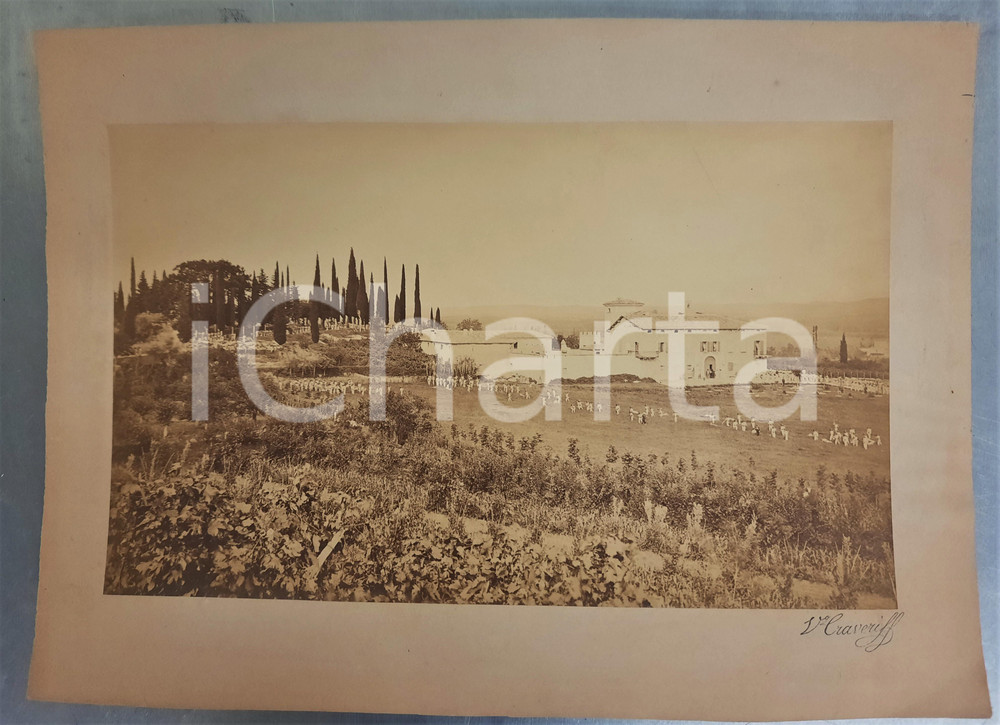 1875 ca Area di SOLFERINO - REGIO ESERCITO - Battaglione in esercitazione - Foto Rara fotografia originale d'epoca, scattata nel corso di un'esercitazione militare. Stampata all'albumina e montata su cartoncino.Opera del fotografo Vincenzo Craveriff, attivo nell'area del lago di Garda. GOOD/buono  Formato: 34x25 cm originale e autentica 1