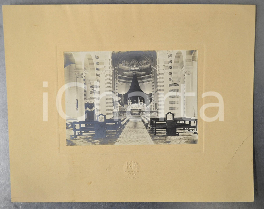 1915 ca CASOREZZO (MI) Nuova Chiesa Parrocchiale - Interno - Foto 31x25 cm Fotografia d'epoca, montata su cartoncino morbido, che ritrae la nuova chiesa parrocchiale di Casorezzo.FOTOGRAFO: Konig Maggiori - MilanoFORMATO: 31x25 cmCONDIZIONI: P (strappo al lato destro del cartoncino)    originale e autentica 1