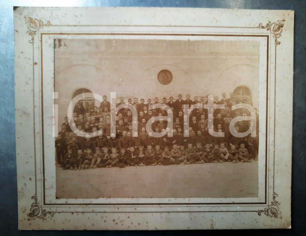 1910 ca ITALIA Istituto scolastico religioso - Bambini e insegnanti - Foto 30x24 Fotografia d'epoca, montata su cartoncino.FORMATO:  30x24 cmCONDIZIONI: F (fioriture al cartoncino)    originale e autentica 1
