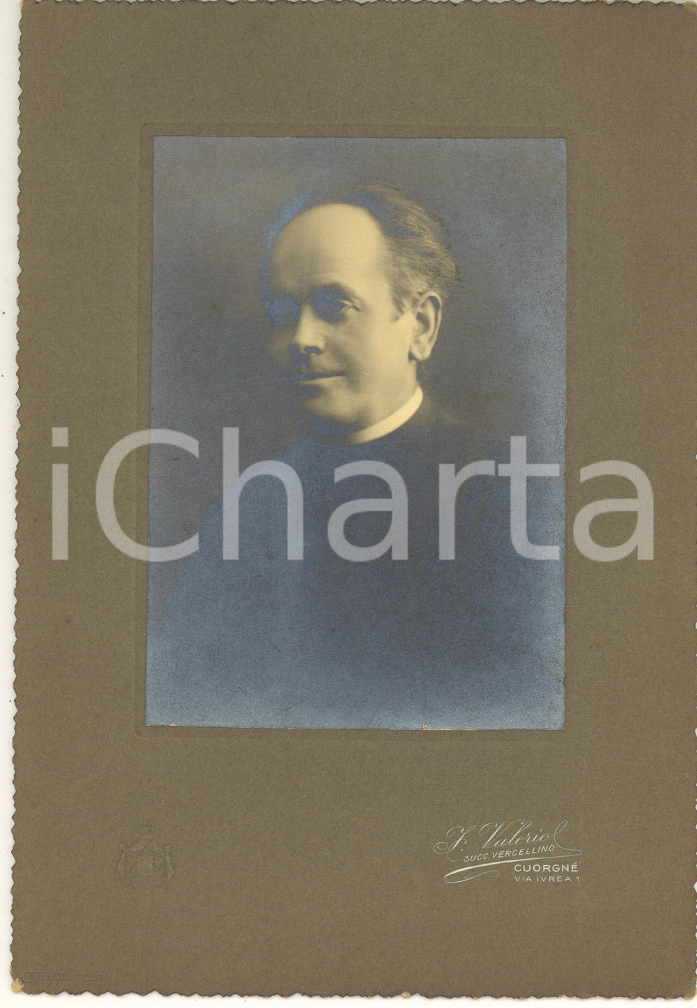 1930 ca CUORGNE' (TO) Ritratto di sacerdote - Foto F. VALERIO 18x26 cm  Fotografia d'epoca, su cartoncino rigido.CONDIZIONI: GFORMATO: 18x26 cm FOTOGRAFO: F. Valerio - succ. Vercellino - Cuorgn&egrave;, via Ivrea 1    originale e autentica 1