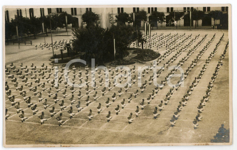 1930 COMO Caserma DE CRISTOFORIS - Festa 67° Reggimento Fanteria - Foto 14x9 cm Fotografia d'epoca, in formato cartolina postale, con didascalia manoscritta al verso. CONDIZIONI: G (lievi danni da umidit&agrave; al lato inferiore)FORMATO: 14x9 cm    originale e autentica 1