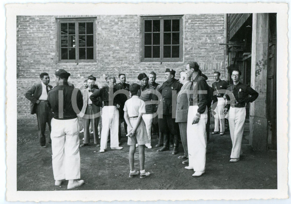 1940 ca NOVI LIGURE Visita dei gerarchi fascisti - Foto A. PEYLA 14x10 cm Fotografia d'epoca in formato cartolina, non viaggiata.FOTOGRAFO: A. Peyla - Novi Ligure, Via P. da Novi 13 GOOD/buono  Formato: 14x10 cm originale e autentica 1