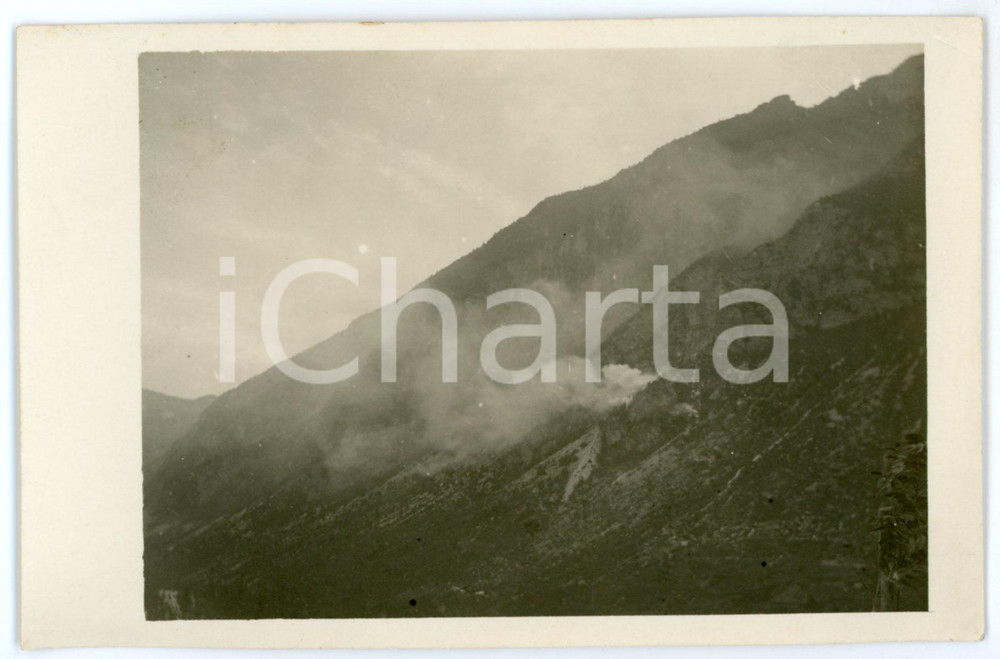 1915 ca WW1 - MONTE CIMONE DI TONEZZA Granata incendiaria - Foto 13x8 cm Fotografia d'epoca in formato cartolina postale. CONDIZIONI: FAIR (piegatura all'angolo superiore destro)FORMATO: 13x8 cm    originale e autentica 1