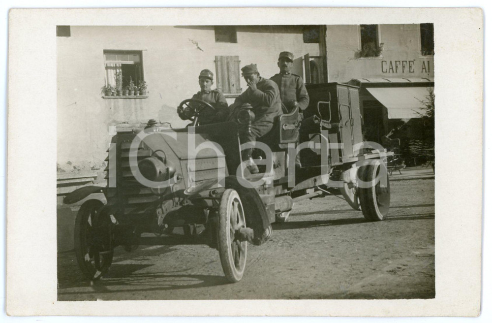 1915 ca WW1 - REGIO ESERCITO Soldati a bordo di una camionetta - Foto 13x9 cm  Fotografia d'epoca in formato cartolina postale, non viaggiata. FAIR/discreto Lievi smussature agli angoli Formato: 9x13 originale e autentica 1