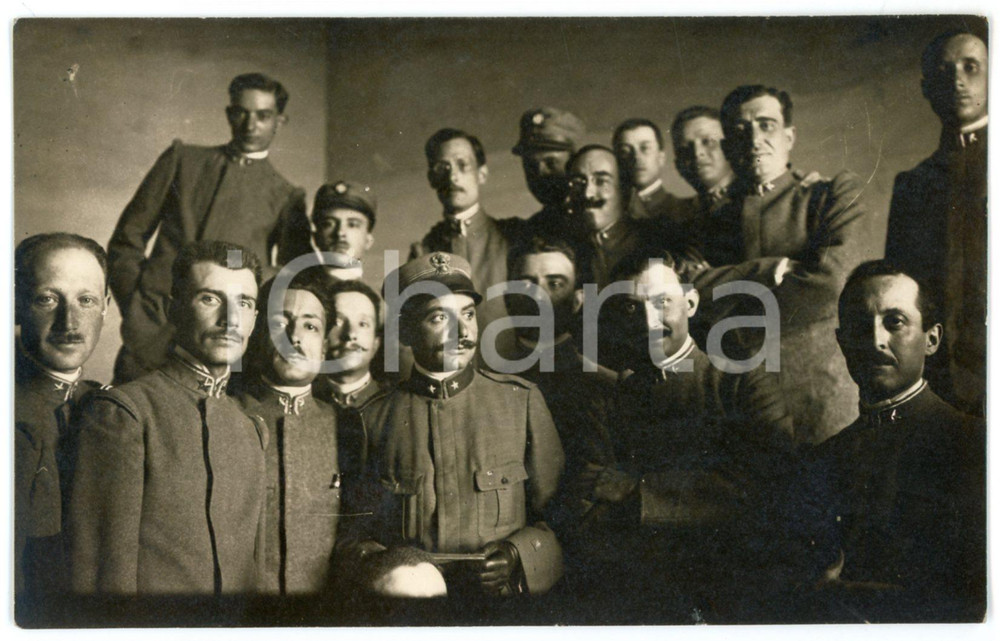 1915 ca WW1 - REGIO ESERCITO Foto di gruppo con soldati - Foto 13x9 cm  Fotografia d'epoca in formato cartolina postale, non viaggiata. FAIR/discreto Lievi smussature agli angoli Formato: 9x13 originale e autentica 1