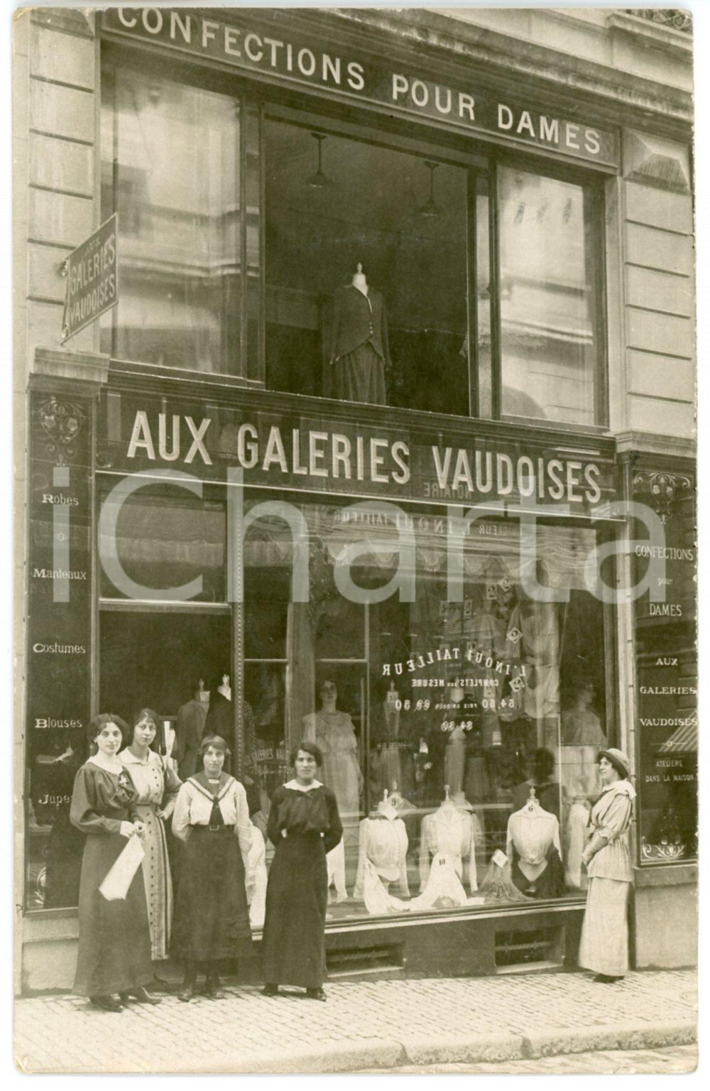 1914 LAUSANNE (SUISSE) Aux Galéries Vaudoises - Confections dames *Photo ANIMEE  Fotografia d'epoca,  in formato cartolina postale.Viaggiata.CONDIZIONI: F (piegatura al lato inferiore; minime abrasioni al lato superiore)FORMATO: 9x14 cm    originale e autentica 1