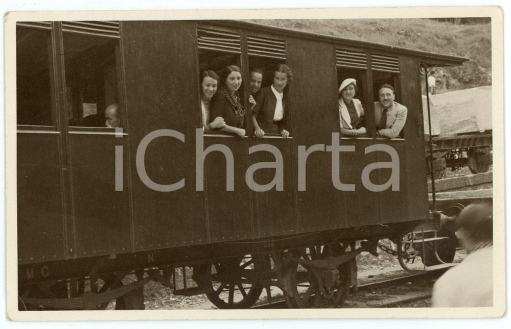 1940 ca FORTE DEI MARMI - Trenino alle cave - Fotografia vintage 14x9 cm  Fotografia originale d'epoca.Didascalia manoscritta al verso.CONDIZIONI: P (ampia piegatura all'angolo superiore sinistro)FORMATO: 14x9 cm    originale e autentica 1