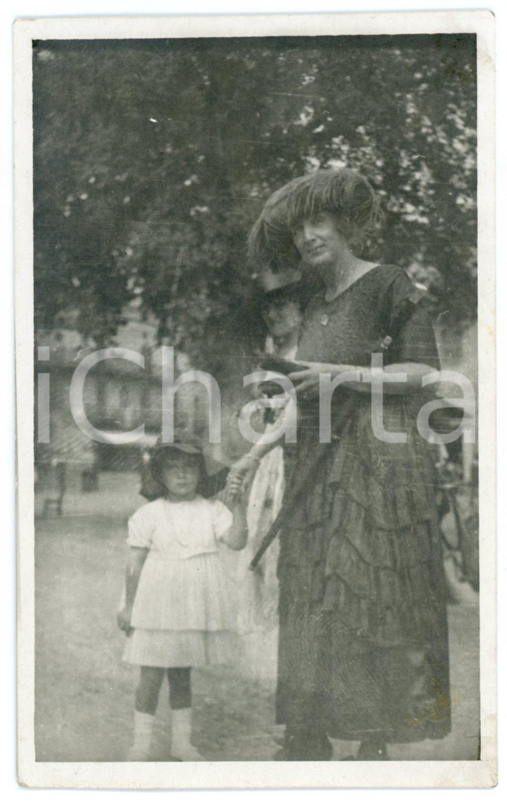 1922 GIAVENO (TO) Annamaria e Cesarina GERARDI - Ritratto *Foto 9x14  Fotografia d'epoca,  in formato cartolina postale.CONDIZIONI: GFORMATO: 9x14 cm    originale e autentica 1