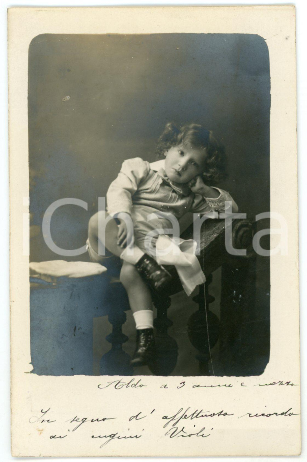 1925 ca NAPOLI Ritratto di bambino su balaustra - Foto COLOMBAI 9x14 cm  Fotografia d'epoca, in formato cartolina postale, che ritrae "Aldo a tre anni e mezzo".FOTOGRAFO: Fratelli Colombai - Napoli, corso Garibaldi 74CONDIZIONI: GFORMATO: 9x14 cm    originale e autentica 1