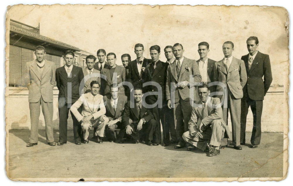 1935 CALCIO VERONA - Squadra MANTOVA SPORTIVA in viaggio per Venezia - Foto 14x9 Fotografia originale d'epoca, con didascalia manoscritta al verso.CONDIZIONI: VP (piegature evidenti ai margini e agli angoli; macchie)FORMATO: 14x9 cm    originale e autentica 1