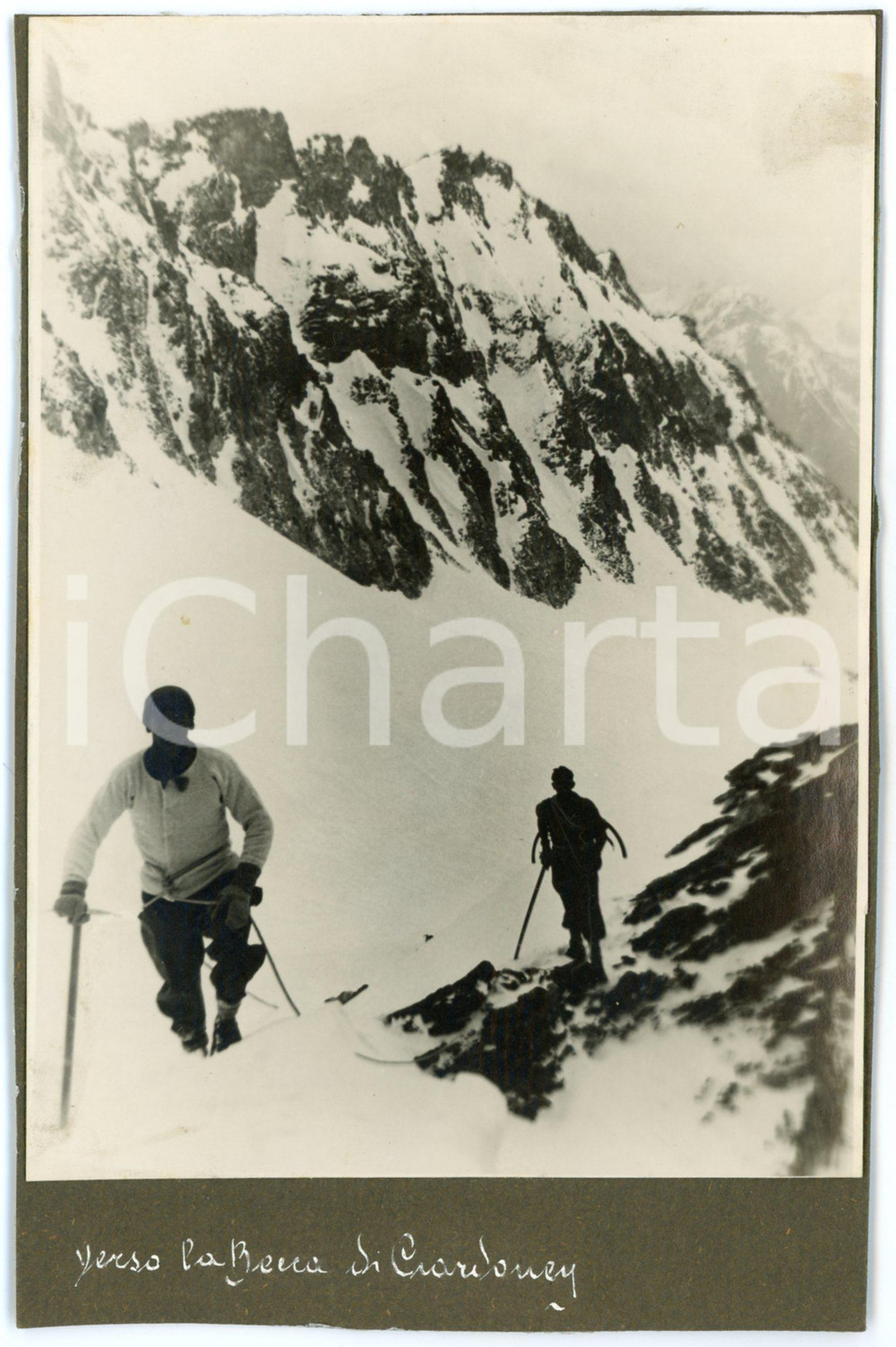 1920 ca ALPINISMO - Scalatori verso la Becca di CHARDONEY - Foto 13x20 cm Fotografia originale d'epoca, montata su cartoncino, con didascalia originale.CONDIZIONI: GFORMATO: 13x20 cm    originale e autentica 1