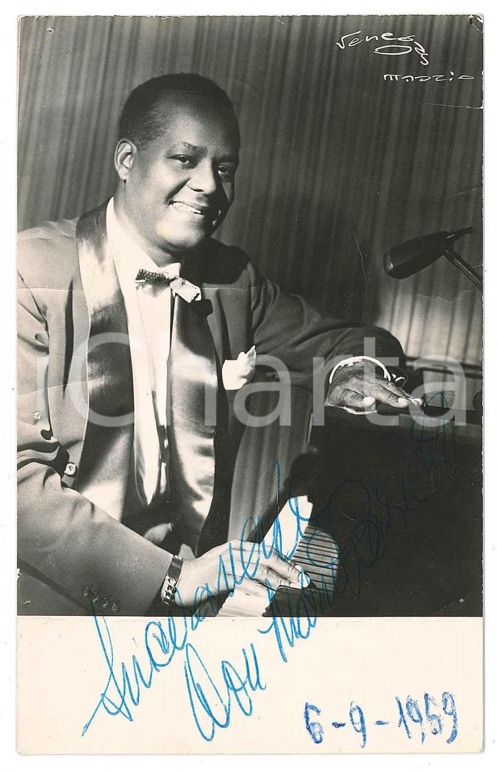 1959 MADRID Jazz pianist - SIGNED photo 9x14 cm Fotografia d'epoca, in formato cartolina postale, con autografo al recto.CONDIZIONI: P (piegatura orizzontale)FORMATO: 9x14 cm    originale e autentica 1