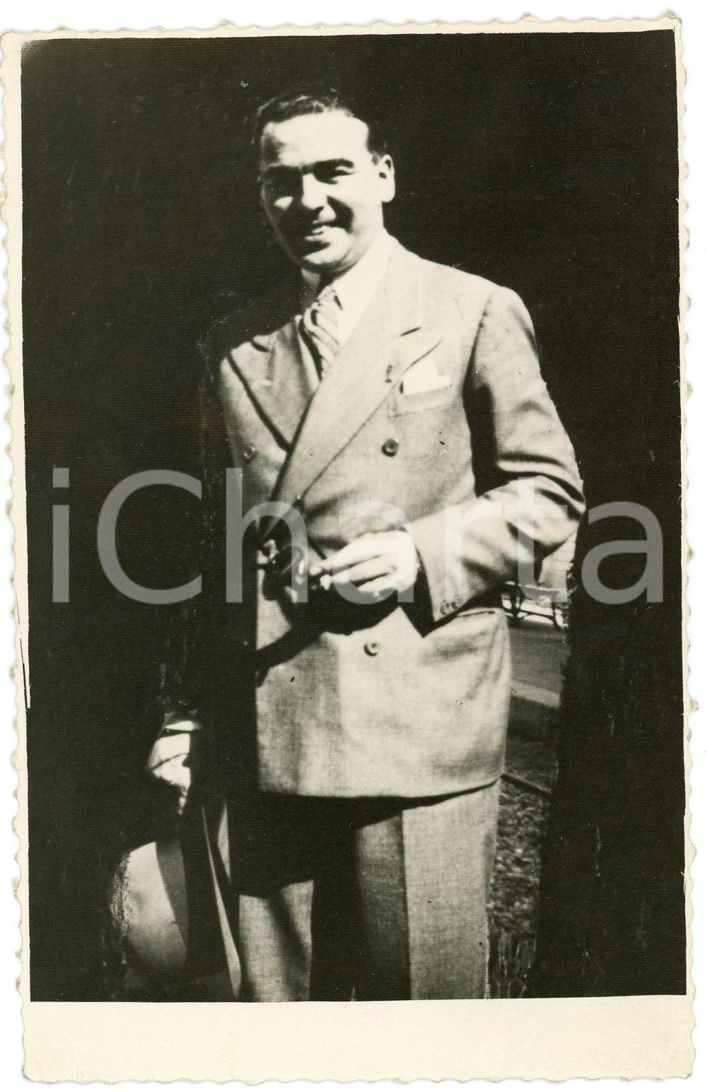 1933 ITALIA Gaetano PASCALE - Ritratto con dedica 9x14 cm Fotografia d'epoca, in formato cartolina postale, con dedica autografa al verso.CONDIZIONI: GFORMATO: 9x14 cm    originale e autentica 1