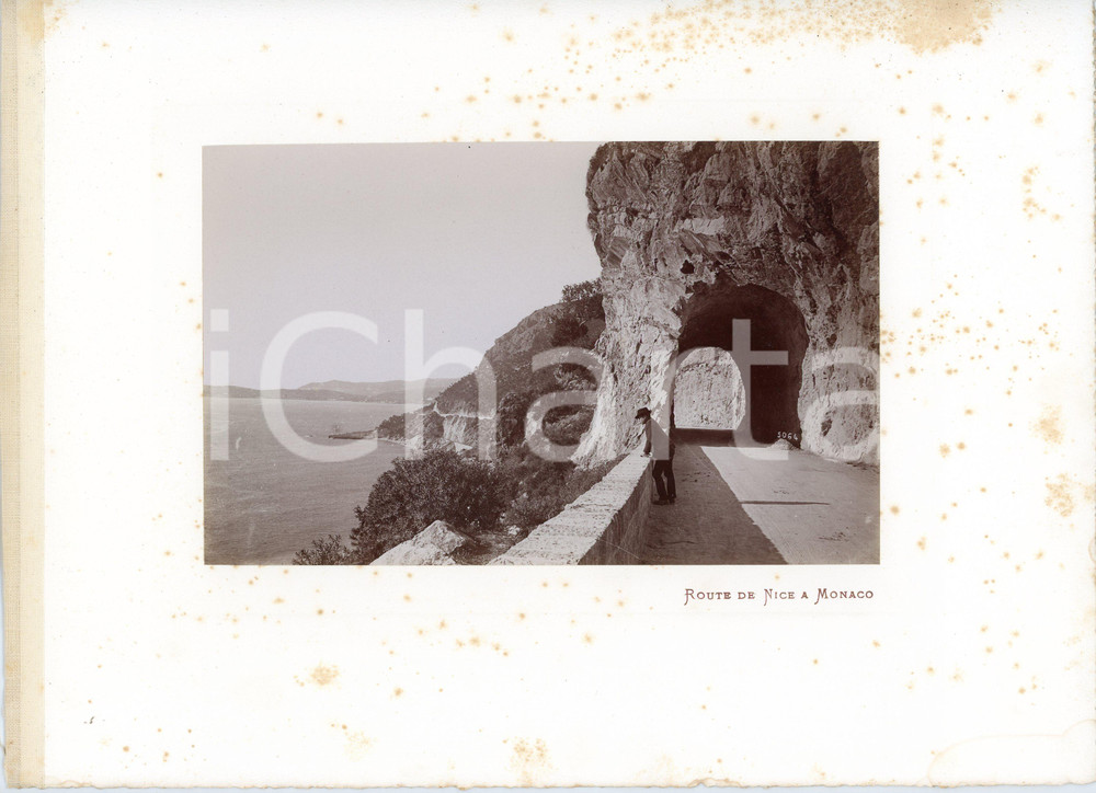 1910 ca COTE D'AZUR - FRANCE - Route de Nice à Monaco - Photo VINTAGE Fotografia seriale d'epoca, montata su cartoncino morbido.Margine telato a sinistra. POOR fioriture Formato: 30x23 (cartoncino); 18x11 (fotografia)) originale e autentica 1