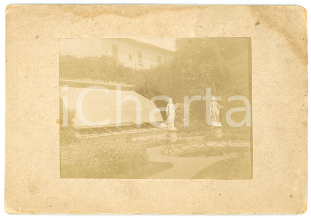 1915 NIGOLINE Palazzo Baroni MONTI DELLA CORTE - Giardino a serra - Foto 18x12 Fotografia originale d'epoca, montata su cartoncino rigido.Didascalia manoscritta al verso.CONDIZIONI: F (tracce di umidit&agrave; marginali)FORMATO: 18x12 cm    originale e autentica 1