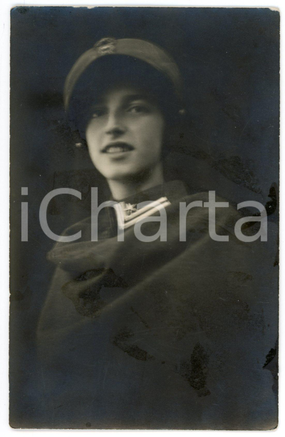 1928 GAETA - REGIO ESERCITO - Ritratto di allievo ufficiale - Foto 9x14 cm Fotografia originale d'epoca, in formato cartolina postale.Dedica manoscritta al verso di "Elia".CONDIZIONI: F (residui di colla in superficie)FORMATO: 9x14 cm    originale e autentica 1