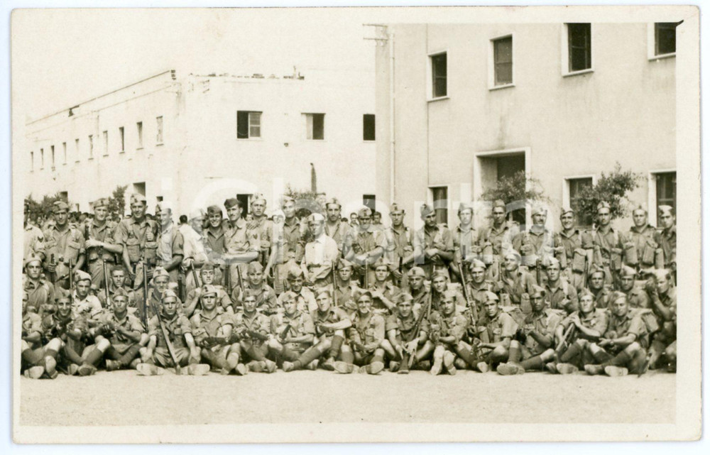 1920 ca PALERMO Gruppo di allievi ufficiali - Foto cartolina 14x9 cm Fotografia originale d'epoca, in formato cartolina postale.FOTOGRAFO: Foto Cal&igrave; - PalermoCONDIZIONI: GFORMATO: 14x9 cm    originale e autentica 1