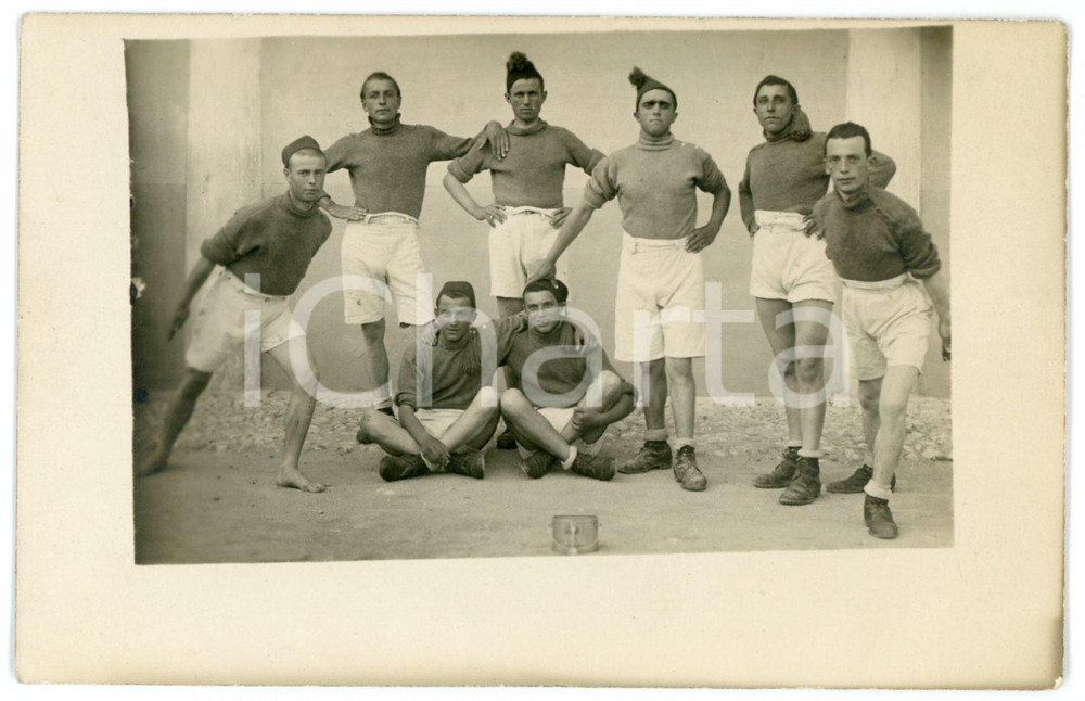 1930 ca ITALIA PNF Fasci giovanili di combattimento - Gruppo in divisa FOTO 14x9 Fotografia originale d'epoca, in formato cartolina postale.CONDIZIONI: GFORMATO: 14x9 cm    originale e autentica 1