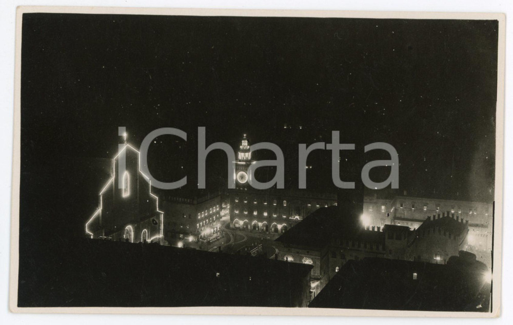 1950 ca BOLOGNA Piazza Maggiore - Veduta con Basilica di San Petronio illuminata Fotografia originale d'epoca, in formato cartolina postale.CONDIZIONI: GFORMATO: 14x9 cm    originale e autentica 1
