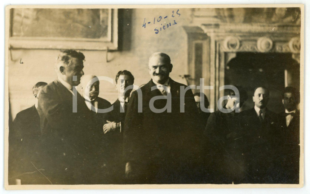 1925 SIENA Palazzo Pubblico - Visita del conte Costanzo CIANO - Foto 14x9 cm Fotografia d'epoca, in formato cartolina postale.CONDIZIONI: GFORMATO: 14x9 cm    originale e autentica 1