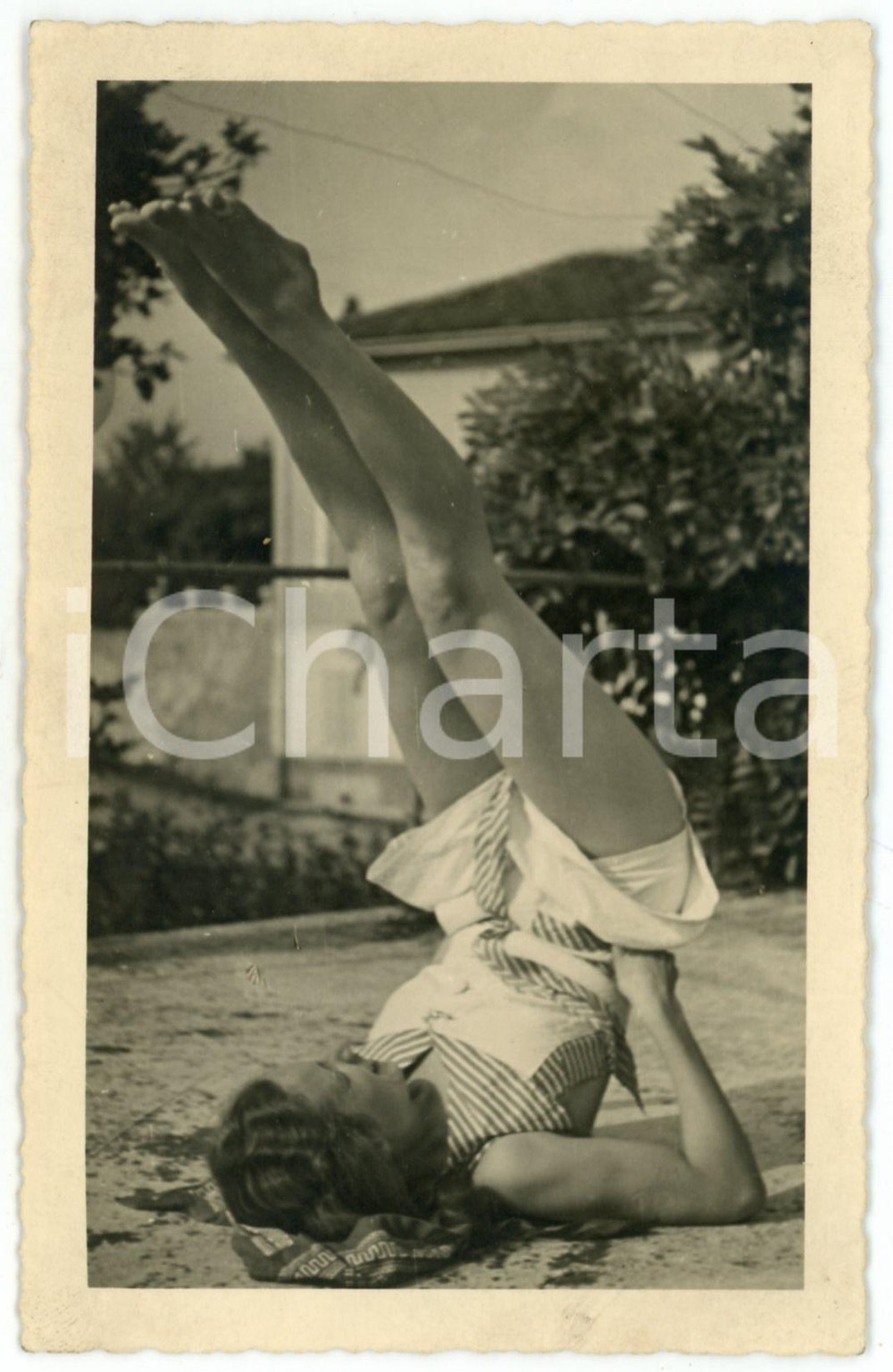 1942 CALCO (LC) Ginnastica - Donna in posizione a candela - Foto 9x14 cm Fotografia d'epoca, in formato cartolina postale.CONDIZIONI: GFORMATO: 9x14 cm    originale e autentica 1