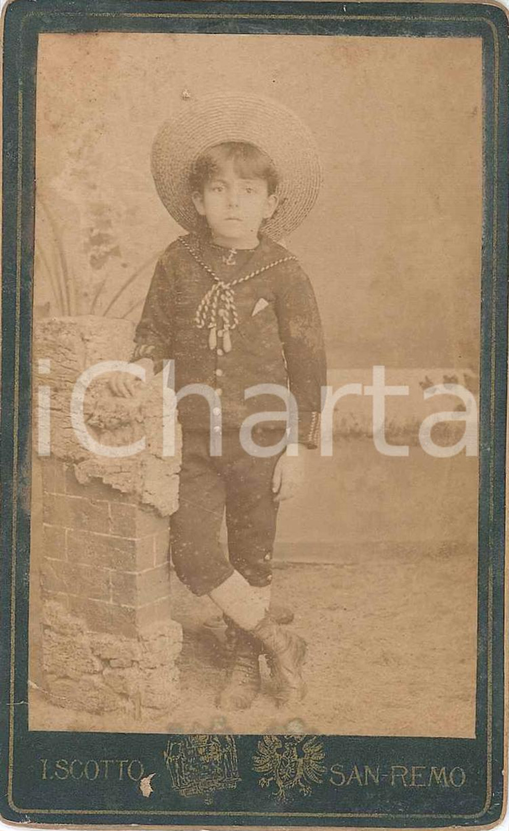 1890 ca SANREMO Ritratto di bambino vestito alla marinara - Foto Jean SCOTTO CDV Fotografia d'epoca, montata su cartoncino rigido.FOTOGRAFO: Jean Scotto - SanremoCONDIZIONI: F (lieve scollamento della fotografia dal cartoncino)FORMATO: CDV    originale e autentica 1