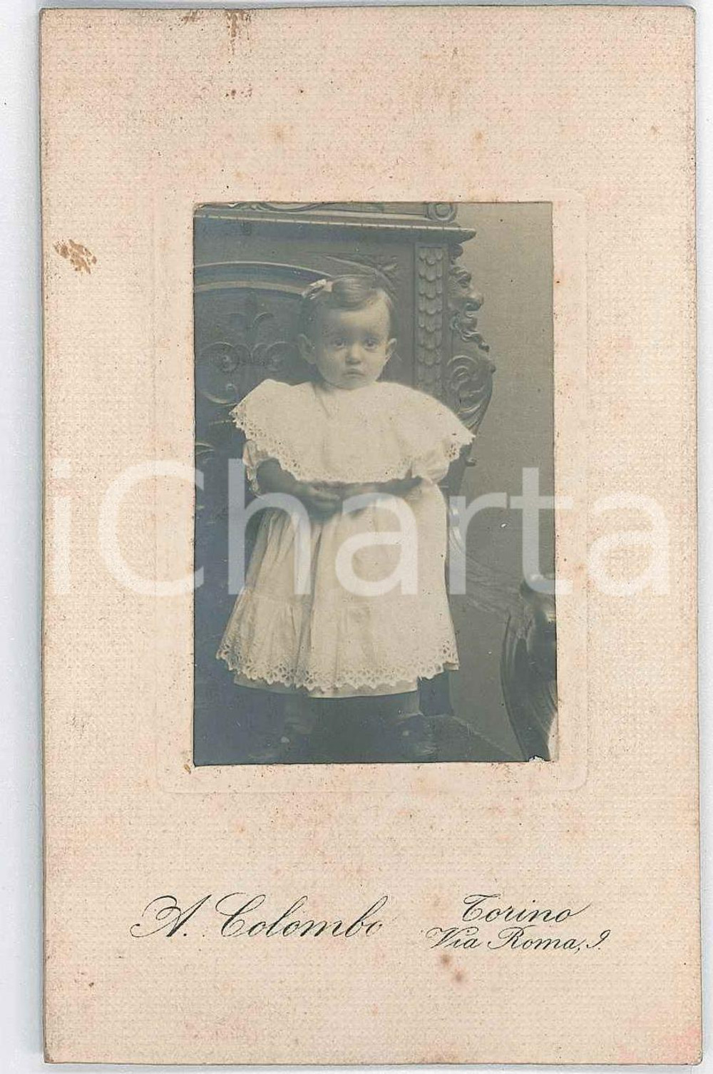 1890 ca TORINO Ritratto di bambina su una sedia - Foto COLOMBO 7x11 cm Fotografia d'epoca, su cartoncino rigido.FOTOGRAFO: A. Colombo - Torino, via Roma 9CONDIZIONI: G (minime fioriture)FORMATO: 7x11 cm    originale e autentica 1