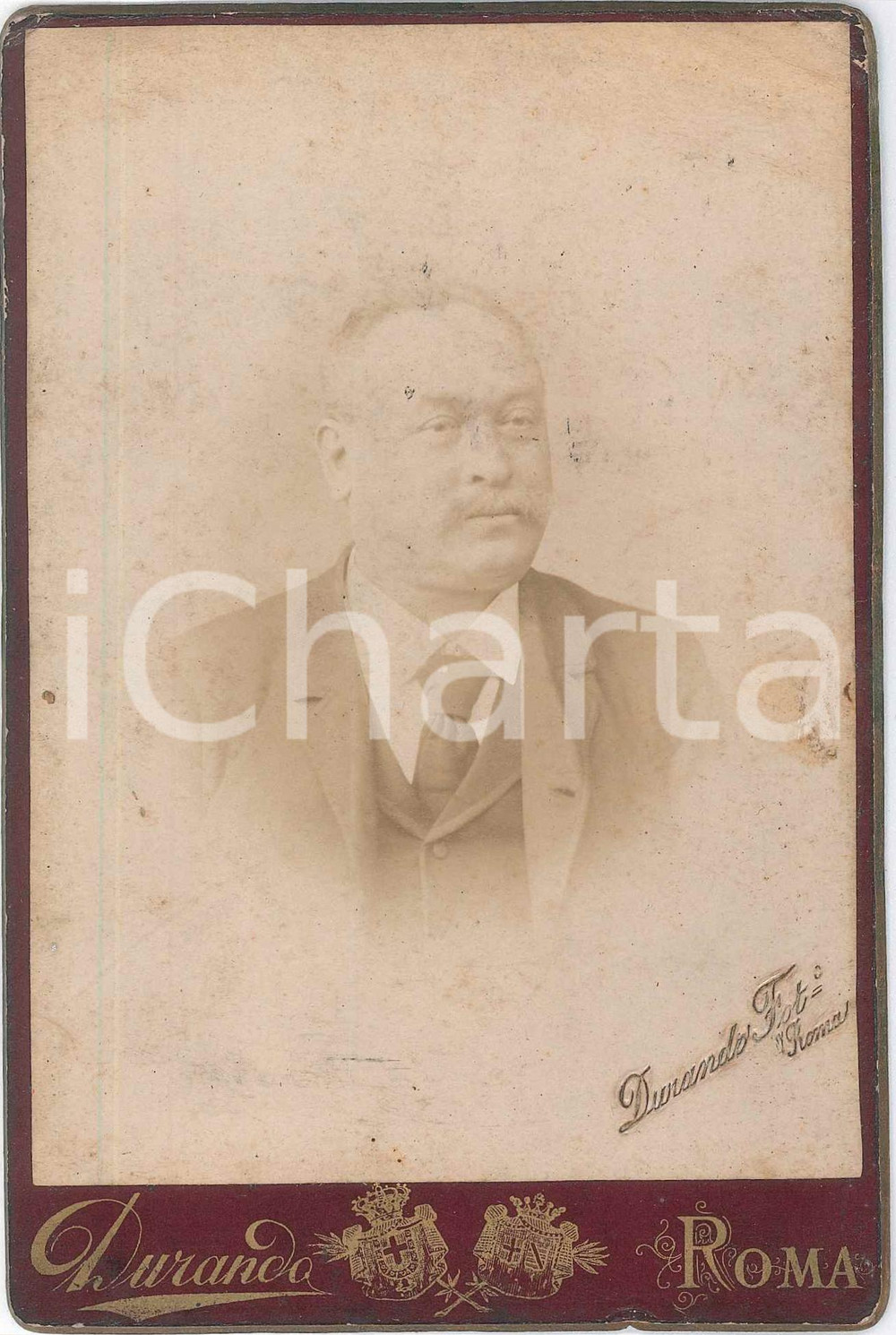 1890 ca ROMA Ritratto maschile -  Foto DURANDO 11x16 cm Fotografia d'epoca, montata su cartoncino rigido.FOTOGRAFO: Durando - RomaCONDIZIONI: F (lievi macchie; sbrecciature angolari al cartoncino)FORMATO: 11x16 cm    originale e autentica 1