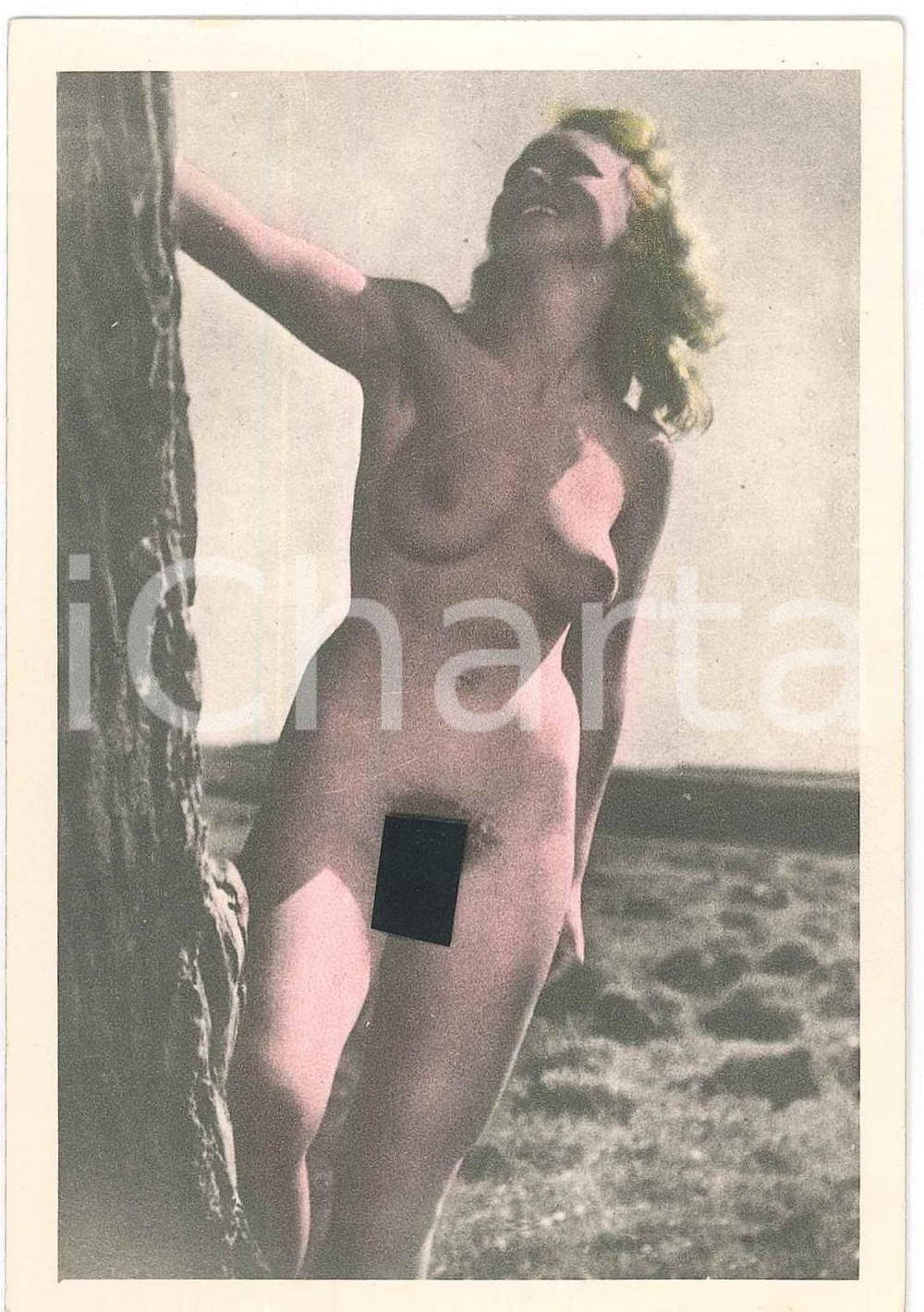1940 ca EROTICA VINTAGE Nude woman on the beach - Public nudity - Photo 9x13 cm  Fotografia seriale d'epoca.CONDIZIONI: FAIR (lievi smussature agli angoli)FORMATO: 9x13    originale e autentica 1