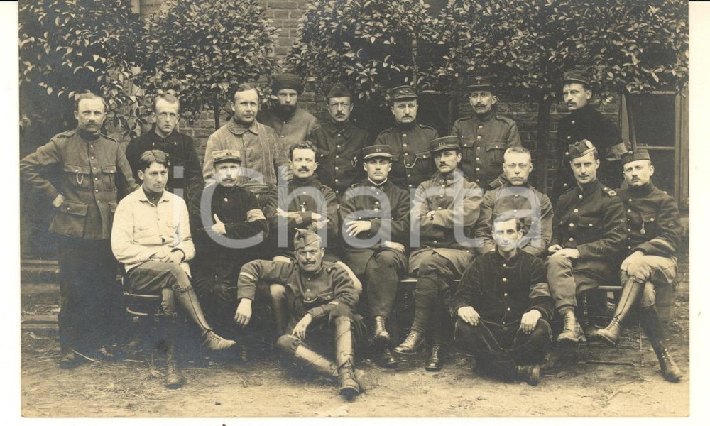 1917 WW1 SOLTAU POW Camp (GERMANY) Group of prisoners *Photo RPPC  Fotografia d'epoca, in formato cartolina postale, con messaggio al verso di uno dei soldati prigionieri (Charles Lamury, Bruxelles).Viaggiata. GOOD/buono  Formato: 14x9 cm originale e autentica 1