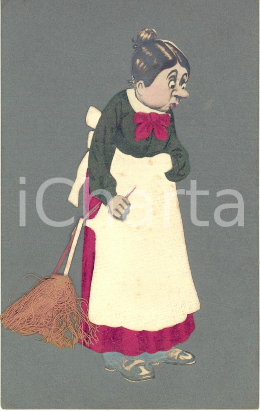 1922 BELGIUM Woman with a broom - Postcard collage REAL CLOTH  Cartolina postale d'epoca, realizzata con vero tessuto applicato e carta, scritta ma non viaggiata.CONDIZIONI: GFORMATO: 9x14 cm    originale e autentica 1