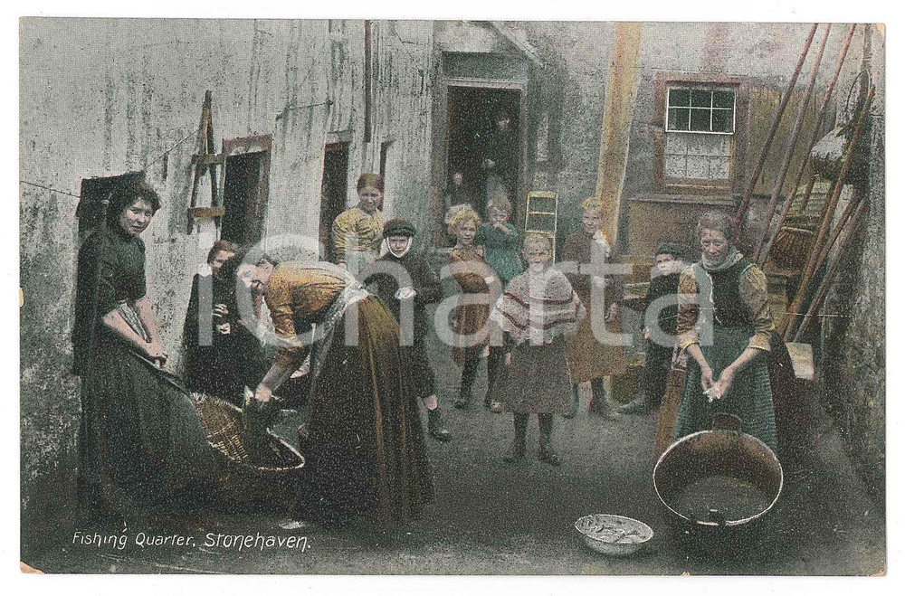 1910 ca STONEHAVEN - SCOTLAND Fishing quarter - Postcard FP NV Cartolina d'epoca, non viaggiata. FAIR/discreto Lievi smussature agli angoli Formato: FP originale e autentica 1