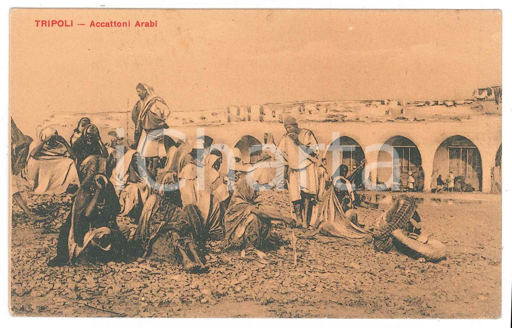 1910 ca TRIPOLI - LIBIA Accattoni arabi - Cartolina ANMIATA FP NV  Cartolina postale d'epoca, non viaggiata.CONDIZIONI: FAIR (lievi smussature agli angoli)FORMATO: FP    originale e autentica 1