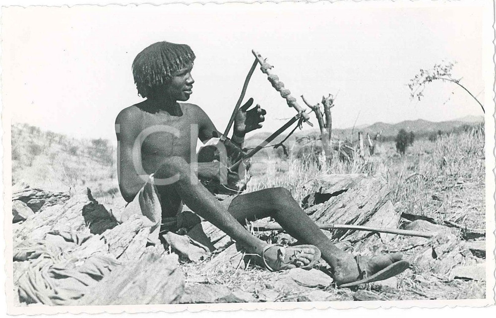 1925 ca COSTUMI DELL'ERITREA Cunama suonatore di crar - Cartolina FP NV  Cartolina postale d'epoca, non viaggiata.EDITORE: Edizioni Foto Lusvardi - AsmaraCONDIZIONI: GOODFORMATO: FP    originale e autentica 1