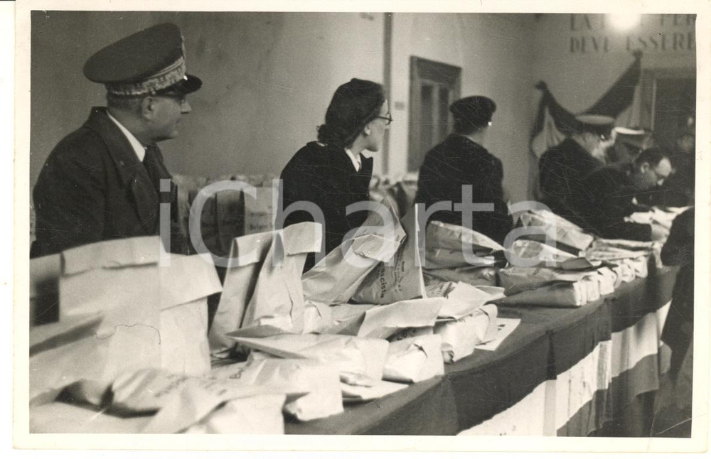 Fotografia d epoca originale 1941 PAVIA PNF Befana del Soldato  Distribuzione pacchi 4 Foto 15x10 cm 1